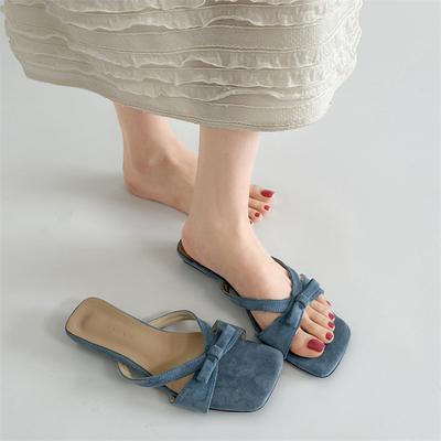 Взрыв интернет-знаменитости, фея, розовые шлепанцы на низком каблуке, женская летняя обувь 2025, с юбкой, французские крутые шлепанцы