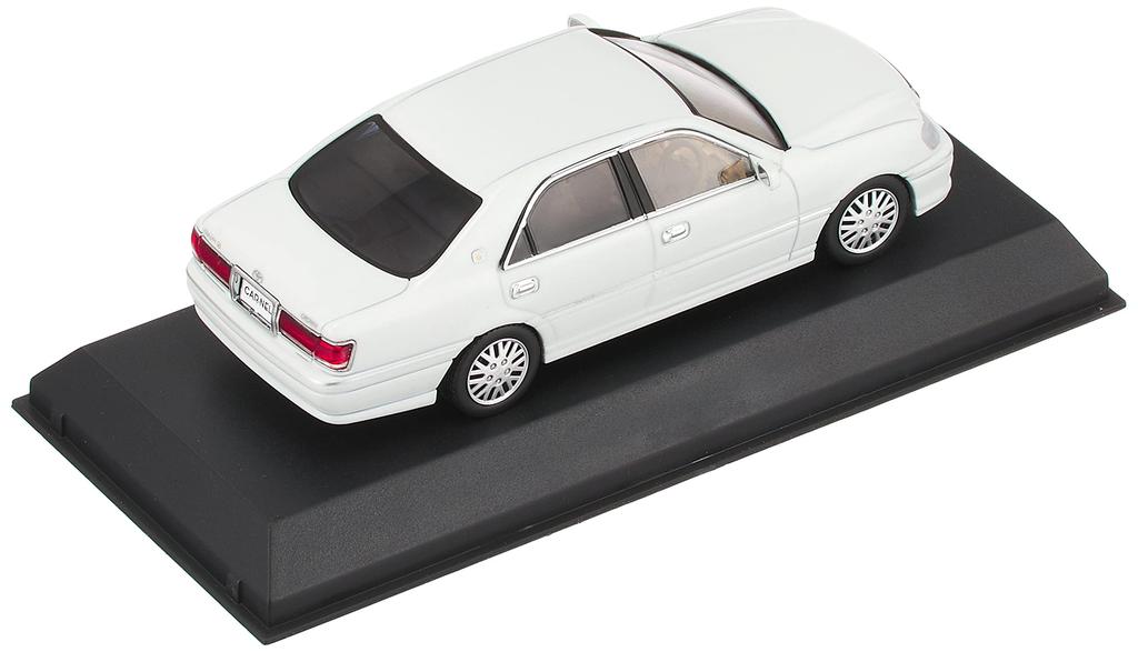CARNEL 1/43 Scale Toyota Crown Royal Saloon G (JZS175) 2001 White Pearl Crystal Shine Finished Model