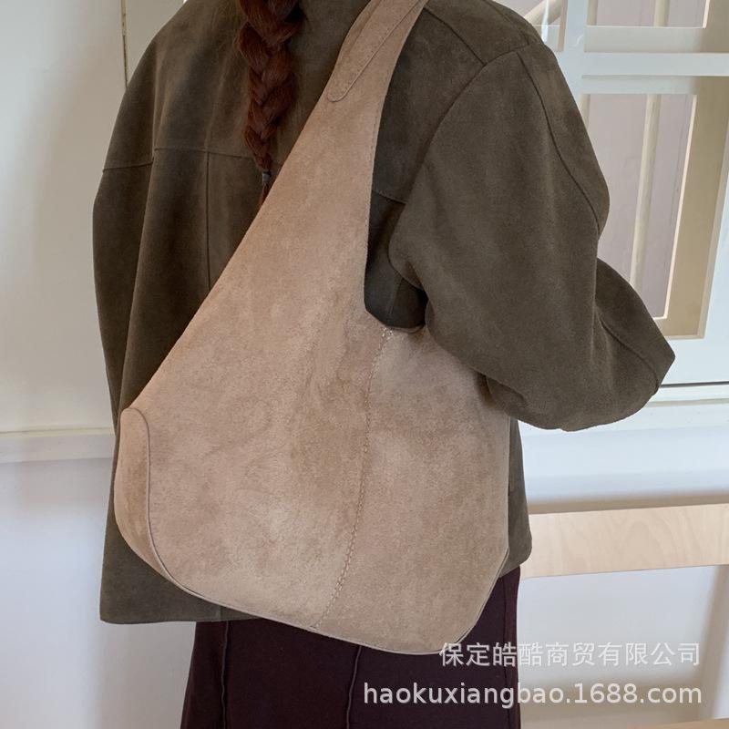 Сумки Женские 2025 Новые Модные Осенне-зимние Премиальные Ретро Замшевые Сумки через плечо Ленивая Сумка-тоут для поездок на работу