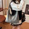 Ретро повседневная сумка-тоут большой вместимости женская 2025 осень и зима новый модный тренд сумка подмышку для поездок на работу универсальная женская сумка