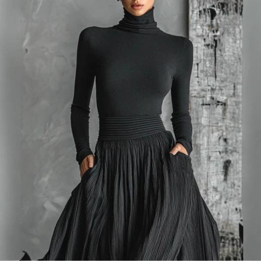 Женский черный топ с высоким воротом и длинными рукавами в комплекте с плиссированной юбкой миди