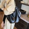 Large-capacity Bucket Bag Women's Retro Commuter Bag 2025 Autumn and Winter New Trendy Underarm Bag Versatile Shoulder Bag