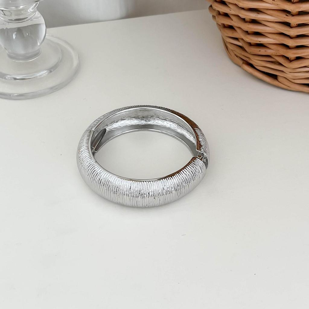 Браслет-манжета с переплетающимися кольцами - Европейский и американский дизайн в стиле легкой роскоши для женщин