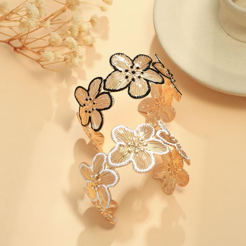 Модные украшения для женщин