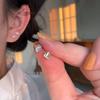 Красочные серьги-пусеты из стекла в форме сахарного кубика, минималистичный стиль, серьги компактного и универсального дизайна, модные и высококлассные серьги.