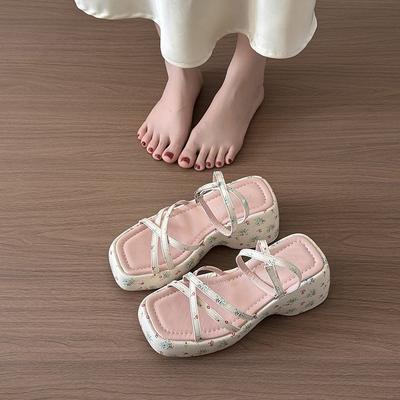 Женские шлепанцы на платформе с цветочным принтом на танкетке для улицы 2025 новая весна и лето красивые не утомляющие ноги сандалии с ремешком