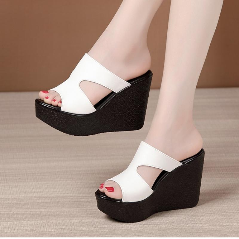 Модные шлепанцы на платформе Женские массивные летние туфли Натуральные сандалии Белые 2025 Женские сандалии на танкетке Уличный стиль Женские шлепанцы