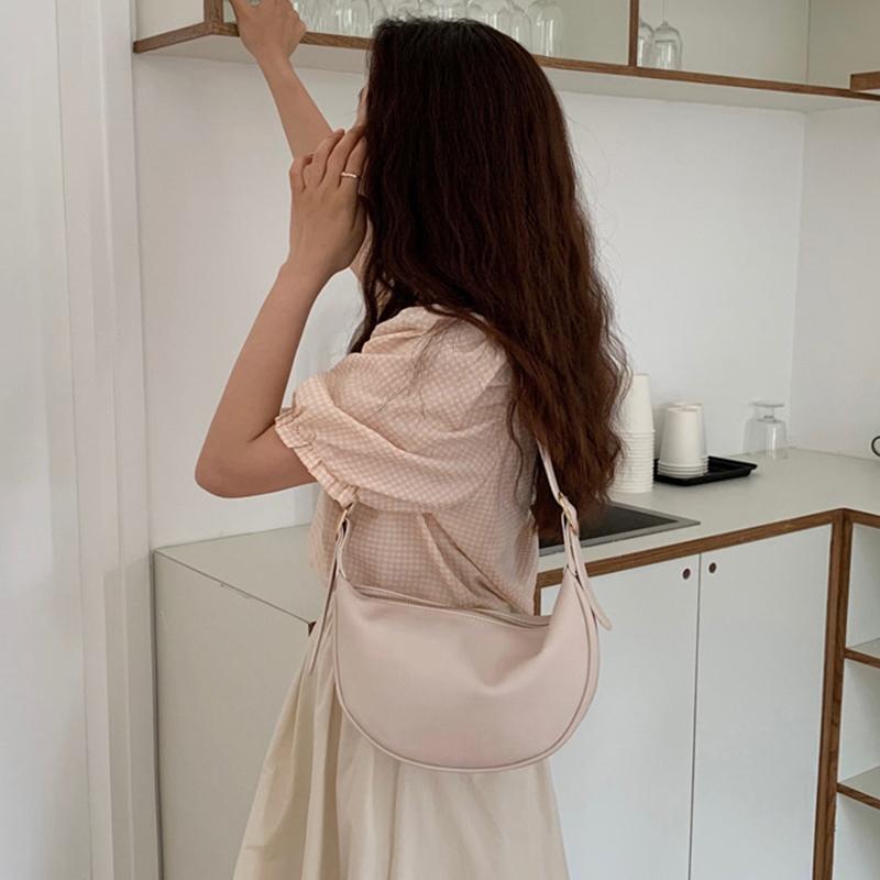 IELGY Spring/Summer Shoulder Fashion Simple Woman's Messenger Dumpling Bag Soft Leather Large Capacity New Moon Bag