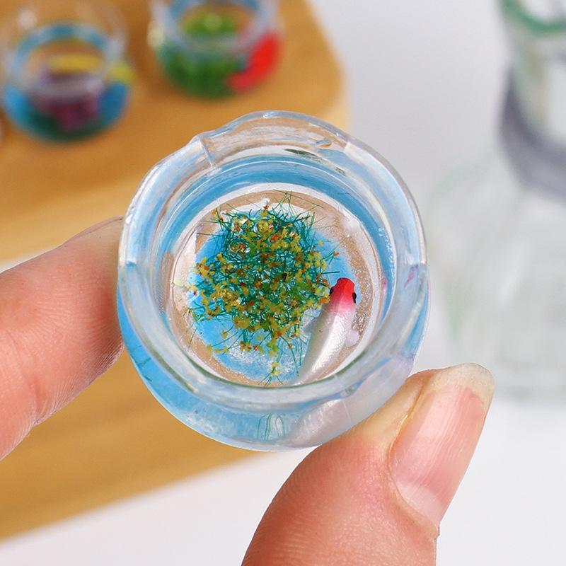 Mini Fish Tank Keychain with Koi and Aquatic Plants Micro Landscape Decoration Toy