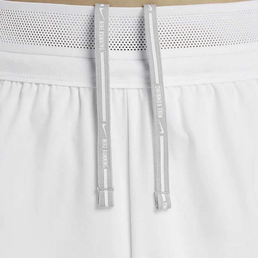 Новые спортивные шорты Nike женские белые FN2329-100
