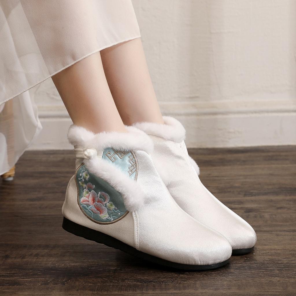 2024 Winter Ethnic Style Embroidered Boots Flat-soled Old Beijing Cloth Shoes Non-slip and Wear-resistant Jelly Soles Autumn New Single Boots