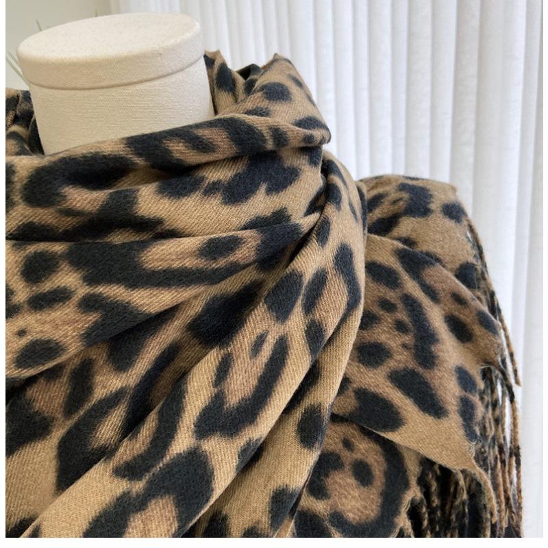 Leopard Print Scarf Women's Autumn and Winter Classic Thickened Imitation Cashmere Printed Fringed Shawl European and American Warm Scarf