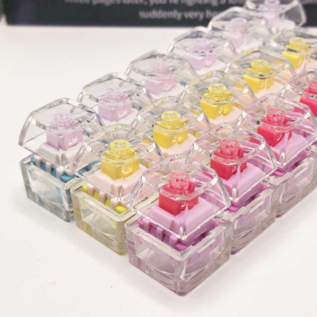 Брелок для ключей в виде бесшумной механической клавиатуры с 5,6 крестовыми переключателями и высокопрозрачными колпачками клавиш; Игрушка-антистресс.