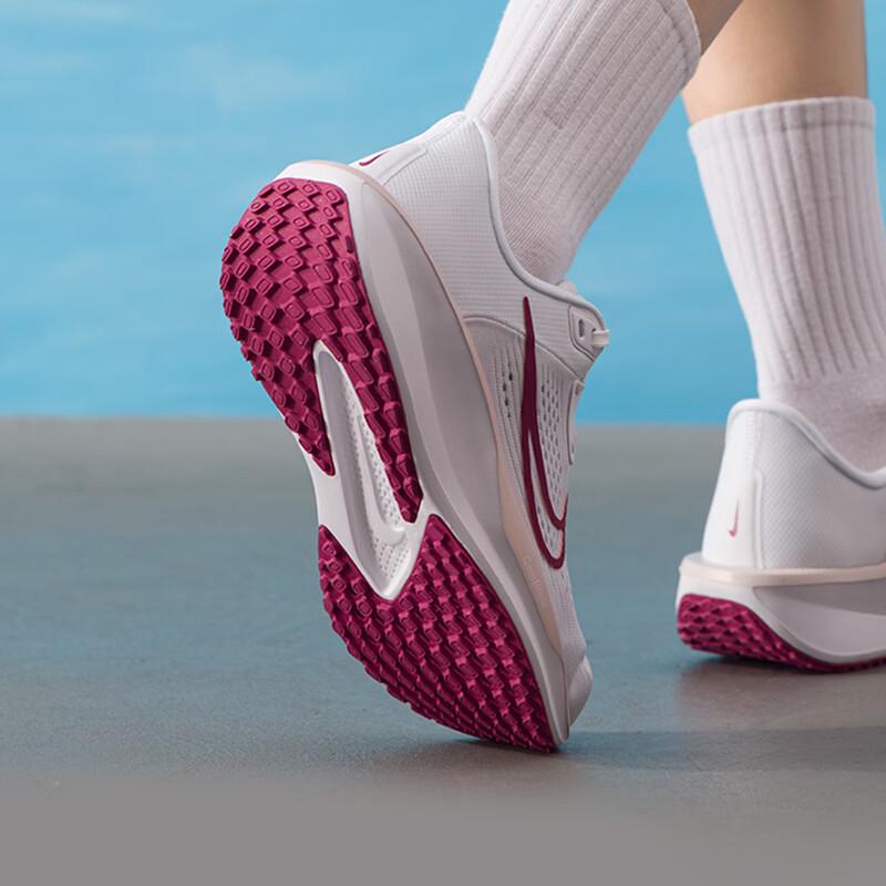 Nike Женские кроссовки для бега WMNS Quest 6