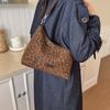 Сумка с леопардовым принтом женская большой вместимости 2025 новая осенне-зимняя повседневная на плечо подмышку универсальная рабочая сумка-тоут для поездок