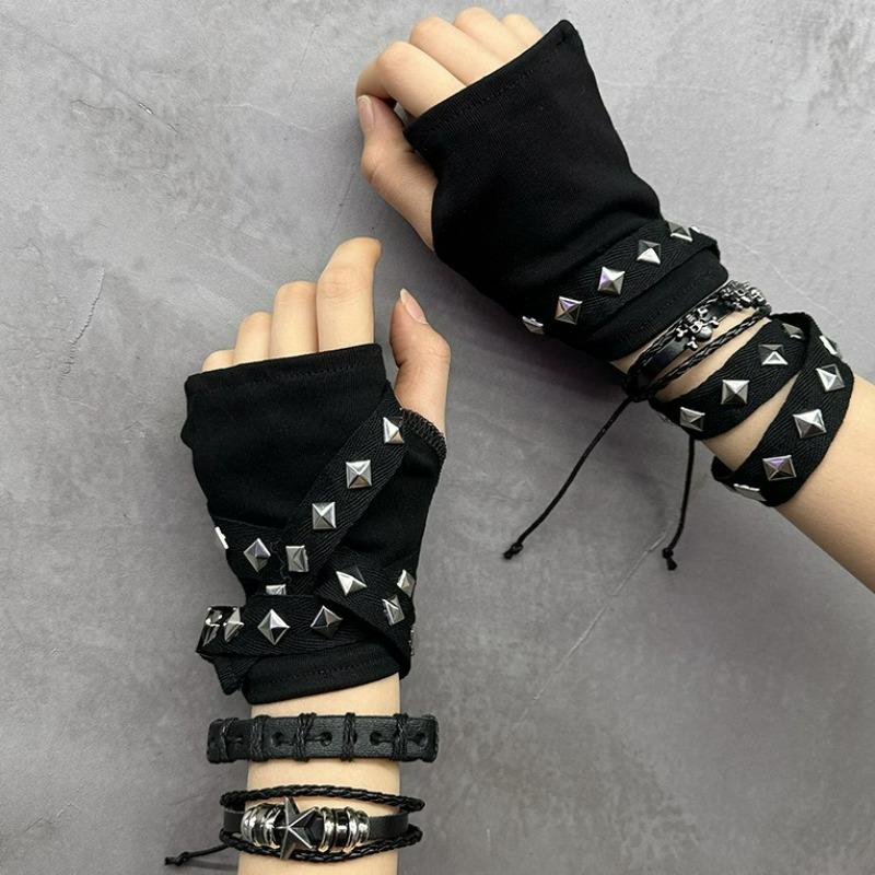New Punk Mittens with Metal Rivet Streetwear Sleeves Half Finger Sleeve for Cycling Music Festivals Black Gothic Mittens Gloves