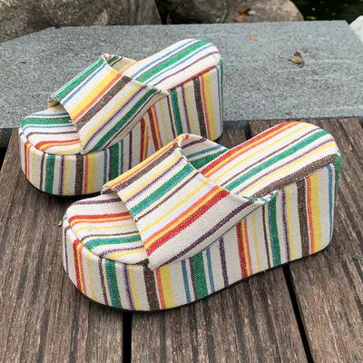 Женские шлепанцы на танкетке и платформе, новые сандалии с открытым носком, дизайнерские, трендовая брендовая женская обувь лето 2025, шлепанцы, туфли для вечеринок