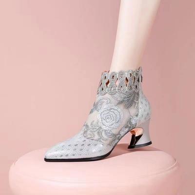 Новые женские туфли на высоком каблуке с цветочной вышивкой, крутые сапоги с острым носком на толстом каблуке и полой сеткой