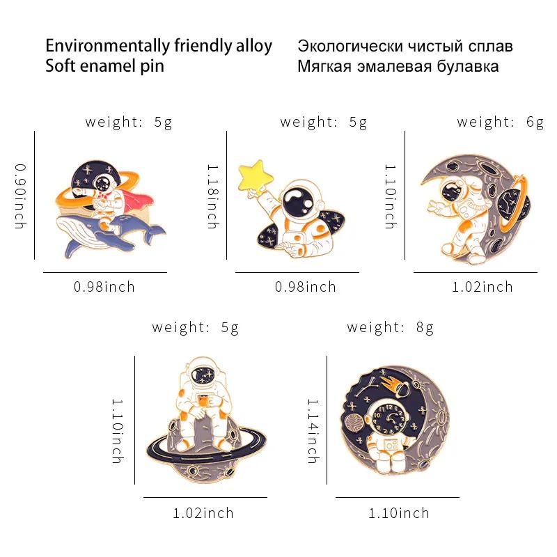 Эмалированные значки космонавта Планета Ракета Кит Звезда Луна Галактика Кофе Металлические броши Значки Значки Наколка Подарок для любителя космоса