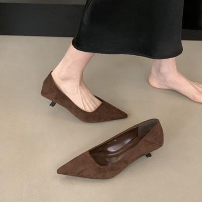 Французские остроносые туфли-лодочки и черные туфли на высоком каблуке женские 2025 новая весна и осень тонкий каблук замша с открытым верхом офисные туфли