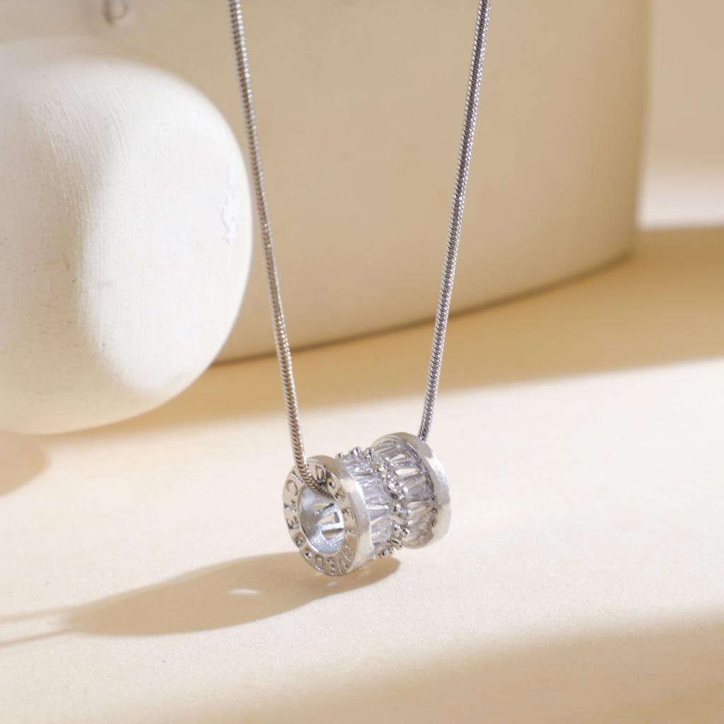 Necklace high-end sense waist zircon necklace women's light luxury niche autumn and winter design sense versatile simple explosion collarbone chain