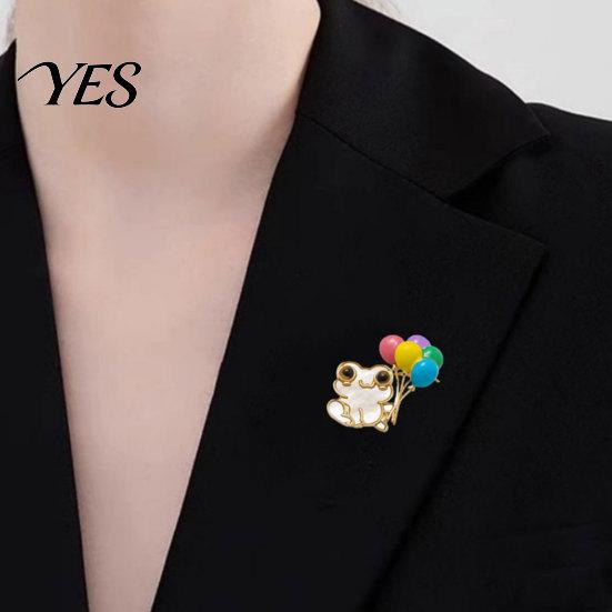 Frog Brooch Women Brooch, Lightweight Design Lapel Pin with Colorful Balloon, Enamel for Necklines Scarves Bags, Gift Girls Students Accessories