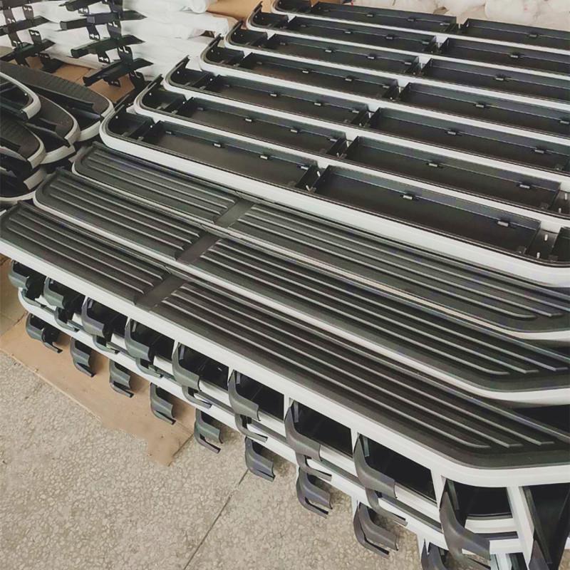 Original Style Side Steps for Land Rover Discovery 3/4 (Model Years 05-16)