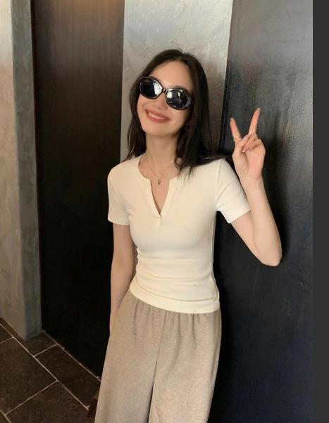 Женская футболка-henley с длинным рукавом, V-образным вырезом, в рубчик, облегающего кроя, однотонная, базовая, для многослойности, для повседневной носки