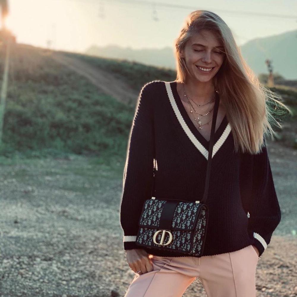 New Deep V-Neck Commuting Knitted Sweater - Autumn/Winter Loose Off-Shoulder Style for Women