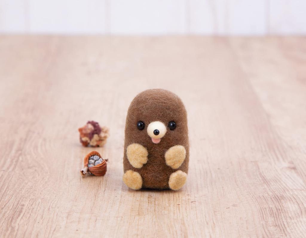 Hamanaka Wool Felt Kit, Cute Forest Animals, Hyokkori Mole, H 441-601