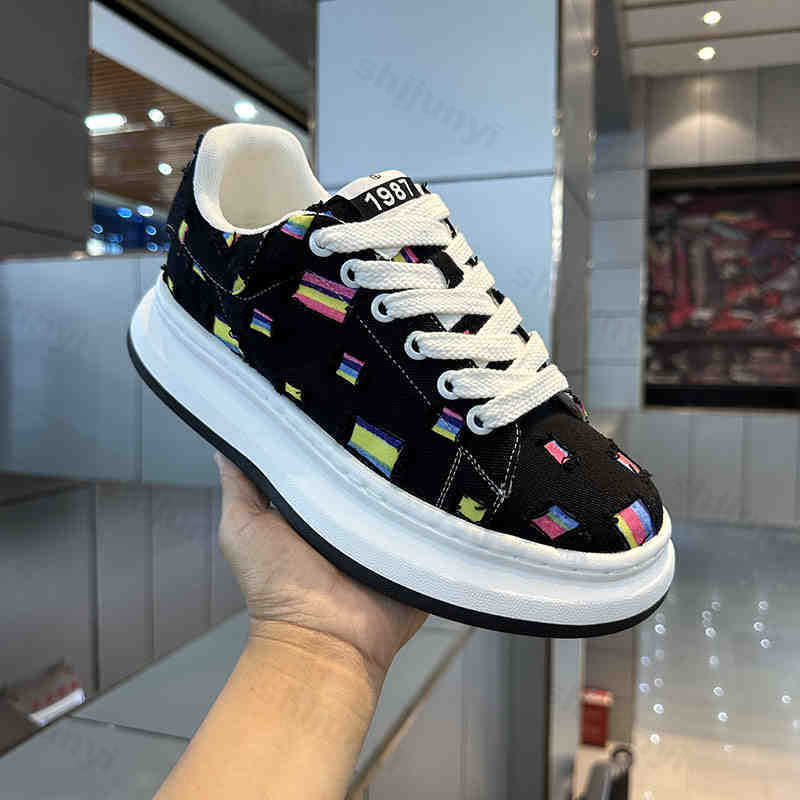 Мужские парусиновые кроссовки Удобные Противоскользящие на платформе Студенческие Модные Повседневные туфли 2025 Шнуровка Мужская Уличная Вулканизированная обувь