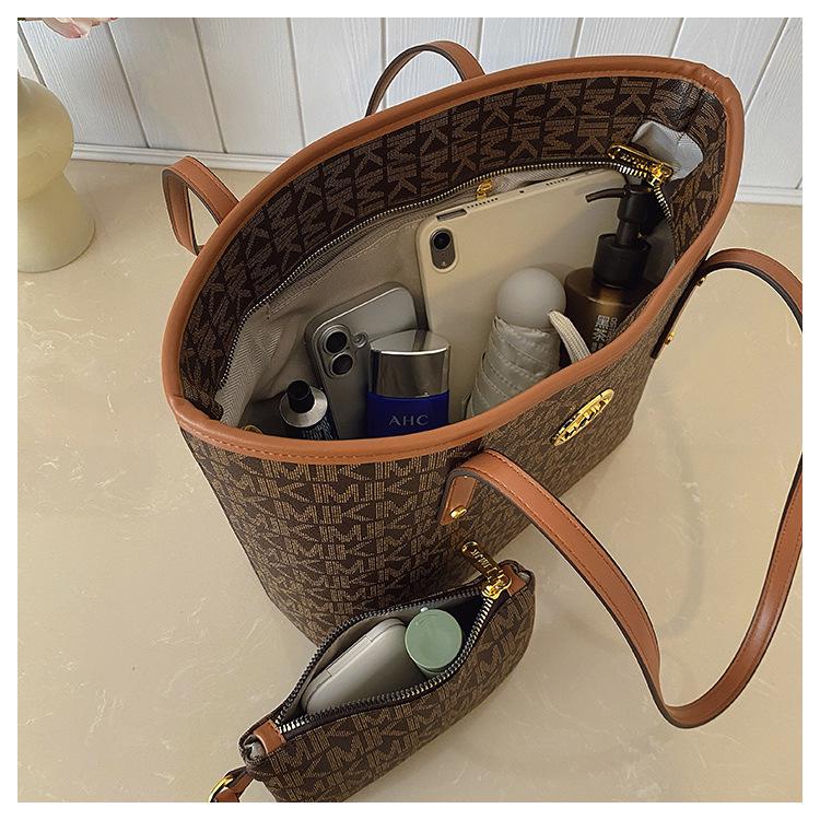 2025 Four Seasons Large-Capacity Versatile Shoulder Tote Bag