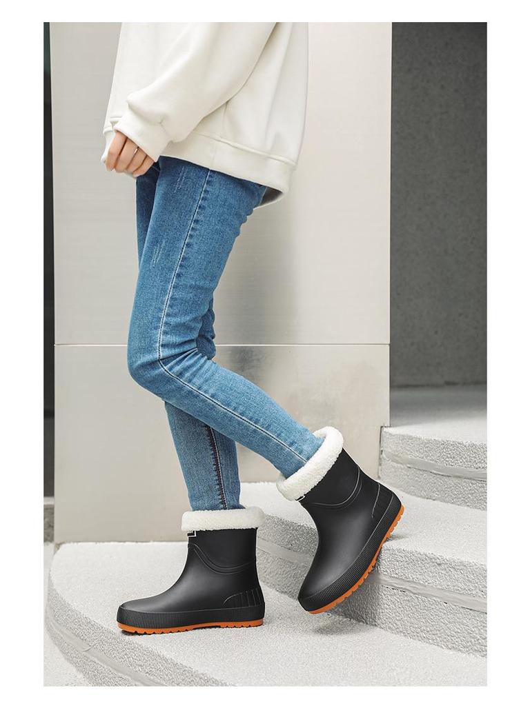 Модные женские резиновые сапоги в японско-корейском стиле — водонепроницаемые, нескользящие, прочные, с мягкой подошвой, удобные для использования на открытом воздухе, в магазинах, на кухне.