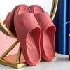 Крутые тапочки женские для ванной комнаты толстая подошва для дома для помещений нескользящие и не вызывающие запаха ног домашние для купания летние мужские