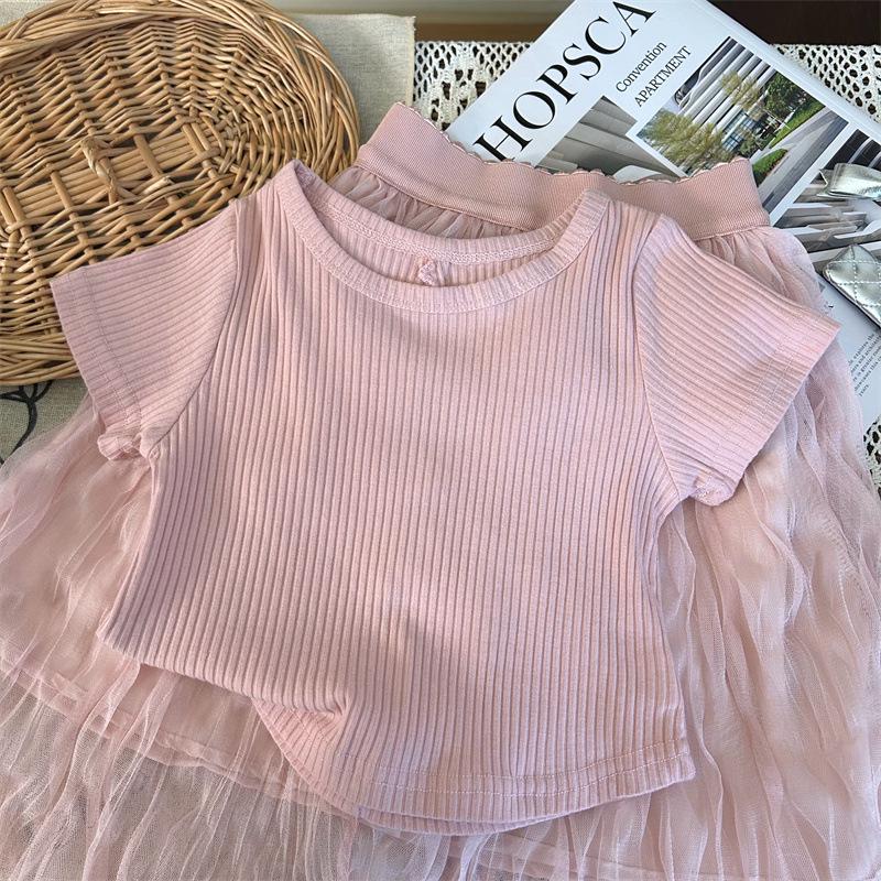 Летний комплект для корейских девочек 2024 года: футболка с бантом и юбка с мятым эффектом