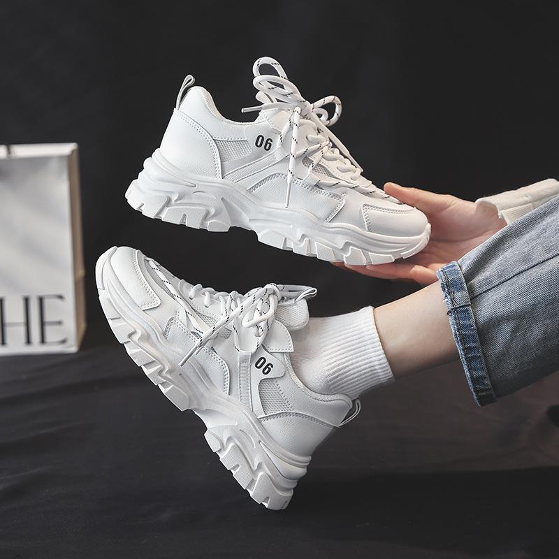 Кроссовки для женщин. Хит весенней моды. Белые спортивные туфли на шнуровке. Женские повседневные кроссовки для бега. Вулканизированная обувь. Дизайнерские кроссовки.