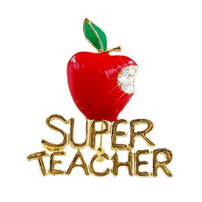 Брошь с красным яблоком и словами "Super teacher"