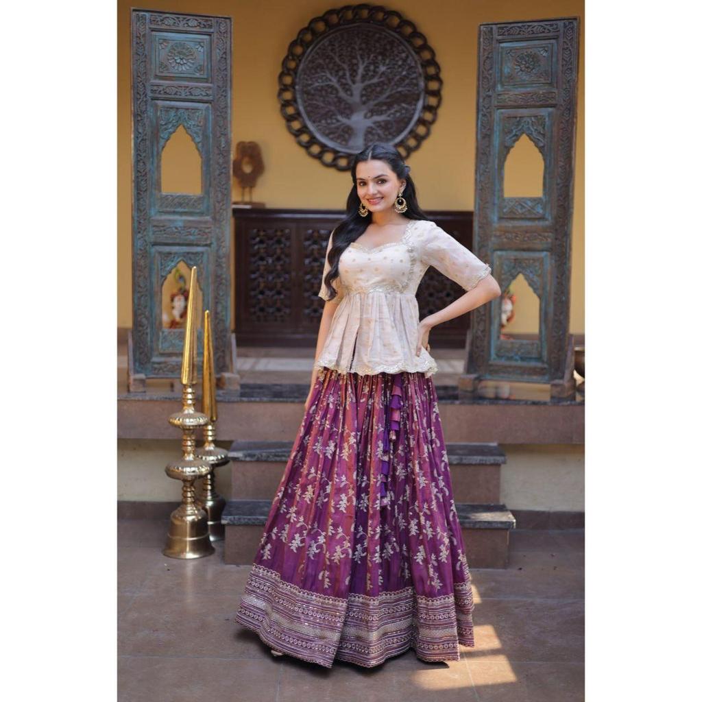 Дизайнерский комплект Lehenga Choli из окрашиваемой жаккардовой вискозы