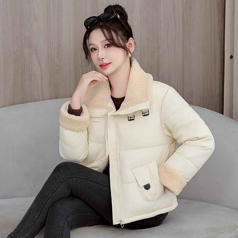 Женская короткая зимняя куртка с лацканами из овечьей шерсти
