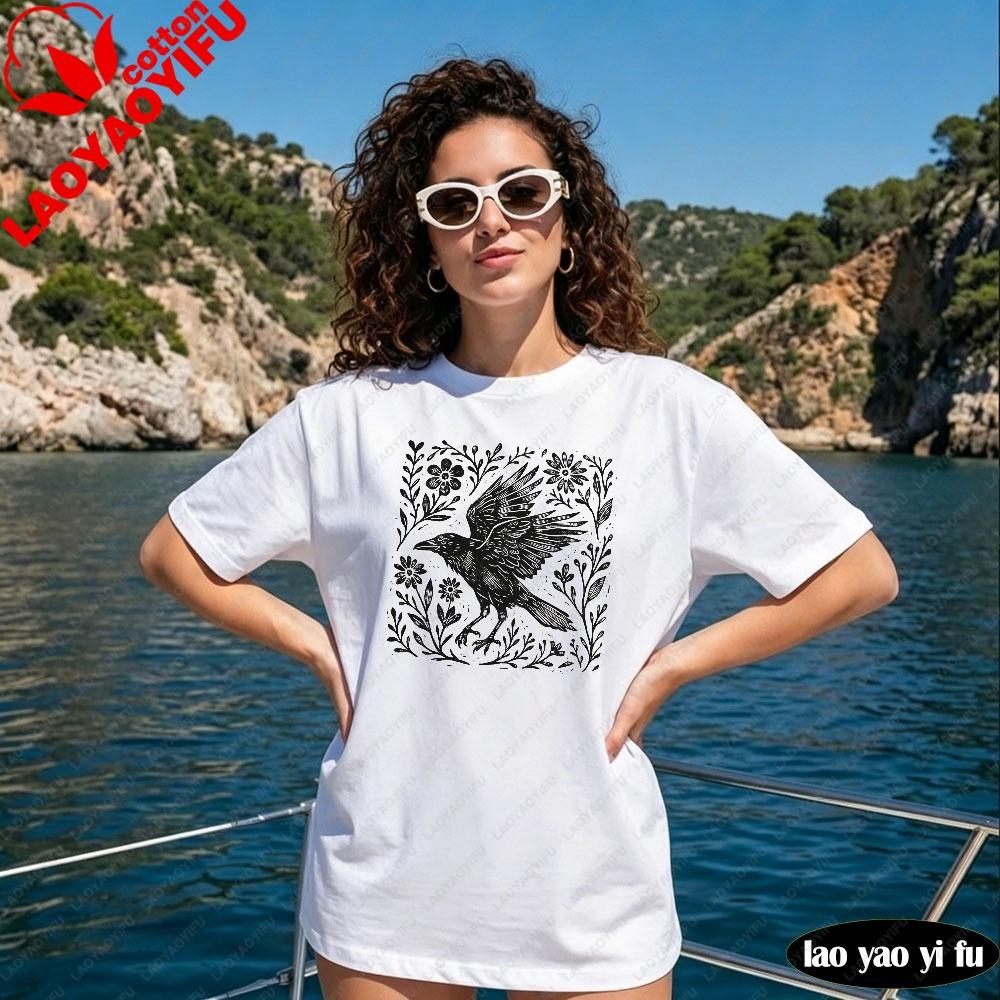 Raven Wildflower Woodcut Graphic Shirt Vintage Gothic Aesthetic Nature Bird Lover Gift Tshirt Unisex Unisex Unisex Fashion Cotton T
