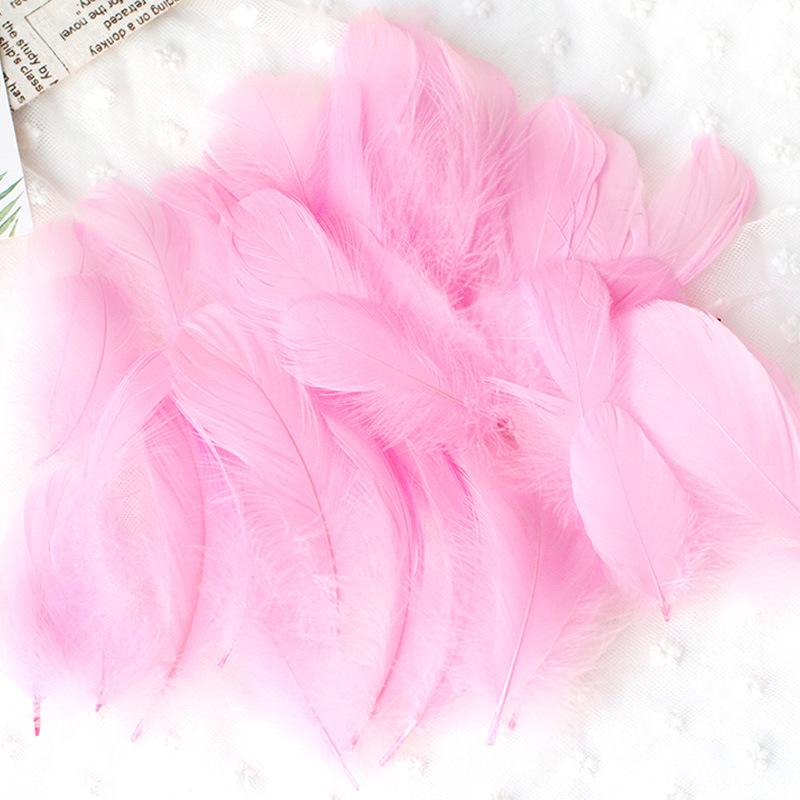 Пасхальный ловец снов своими руками из окрашенных гусиных перьев с разноцветными набитыми перьями и острыми бархатными перьями из хвоста индейки