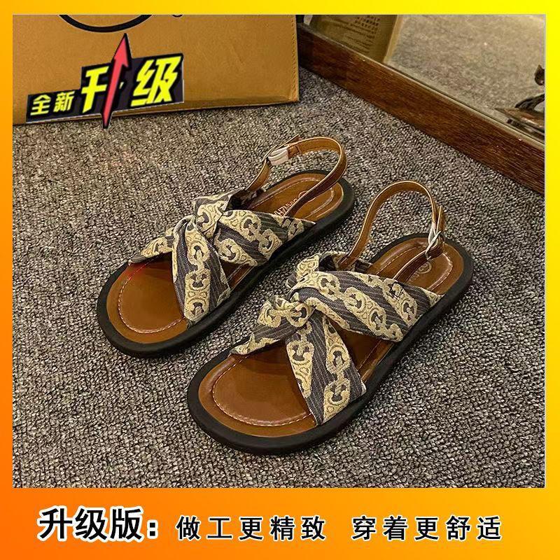 Summer breathable ins versatile high-value beach shoes 2025 new shoes women's Korean version fashion sandals women's outer wear