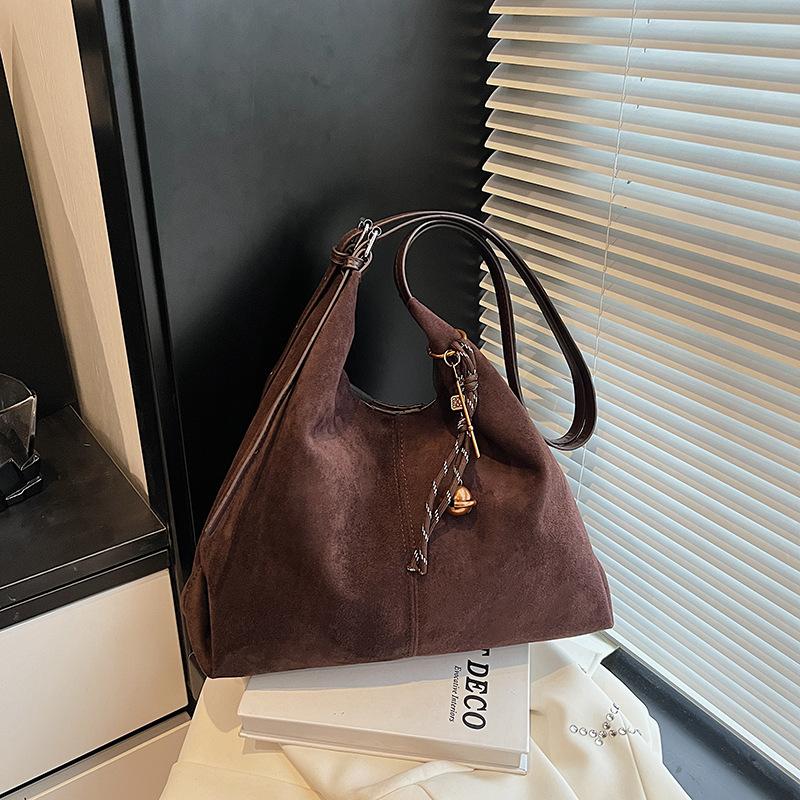 Матовая ретро-сумка женская большой вместимости 2025 новая осенне-зимняя повседневная на плечо женская сумка-тоут для поездок на работу