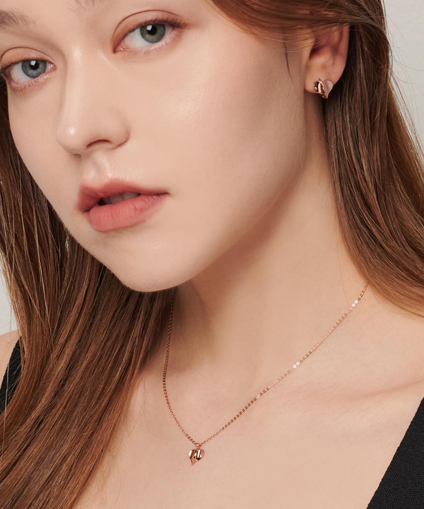 Loveenb [14K Gold] Matte Line Heart Necklace
