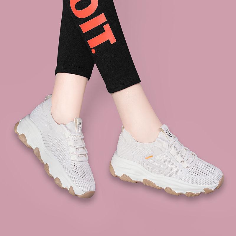 Женская обувь Весна Новая модная спортивная обувь Летающая тканая дышащая повседневная обувь Мягкая подошва Модная сетчатая женская обувь для мам