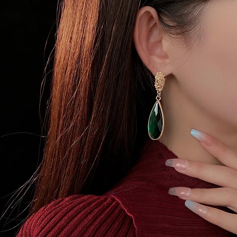 Винтажные серьги-капли с изумрудом, игла из цинкового сплава, новинка 2025 года с цирконом, универсальные модные серьги высокого класса для женщин