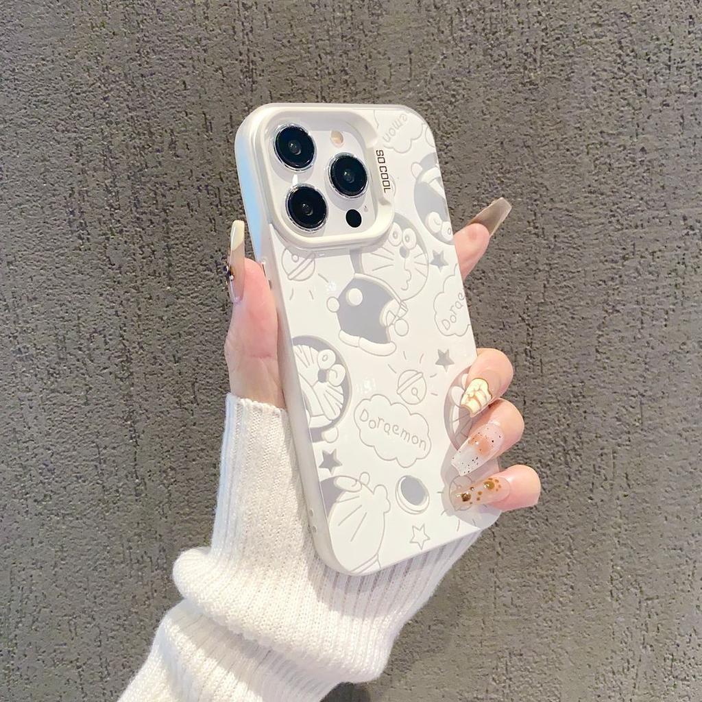 Cartoon hollowed-out Doraemon compatible iPhone 17 Pro Max phone case, 16mm anime style, 15mm double-layer colored silver drop-proof, 14mm.
