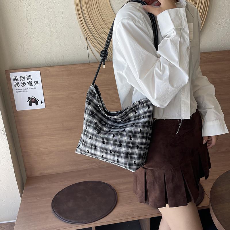 Stylish And Chic Bucket Bag For Women With Unique Design In Fashionable Colors And Patterns