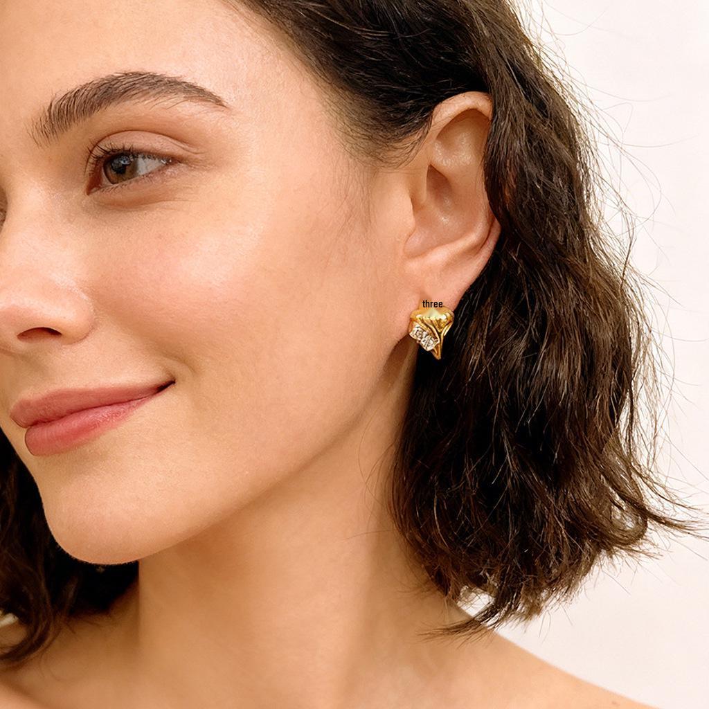 Серьги-гвоздики из полированного металла в форме раковины с цирконами: Простой, Легкий Люкс в Отпускном Стиле для Женщин