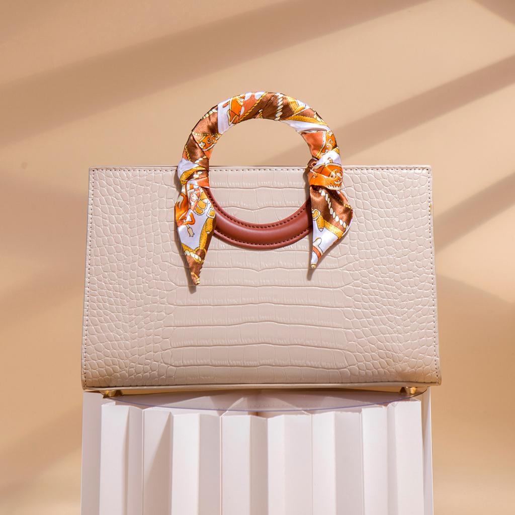 Unique red wedding bag for women 2024 new model, high-end crossbody large-capacity bridal bag, handbag for weddings